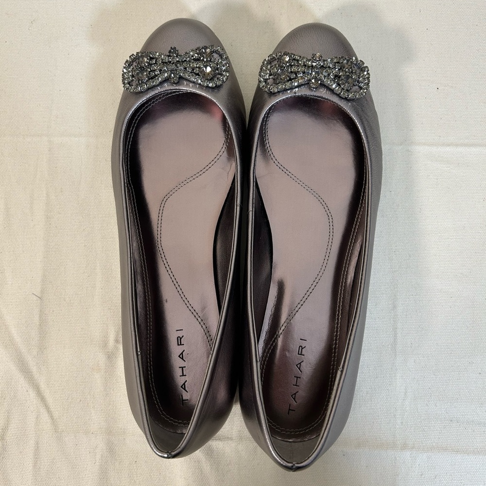 TAHARI Flat Shoes